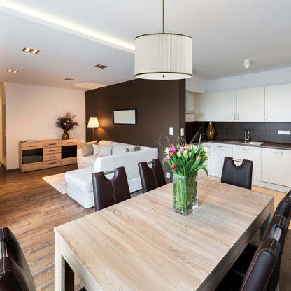 Dainolite Prudy 4 Light Pendant Matte Black White Ceiling Shade Lamp|Luminaire suspendu Prudy de Dainolite avec abat-jour plissé blanc, fini noir mat et 4 ampoules