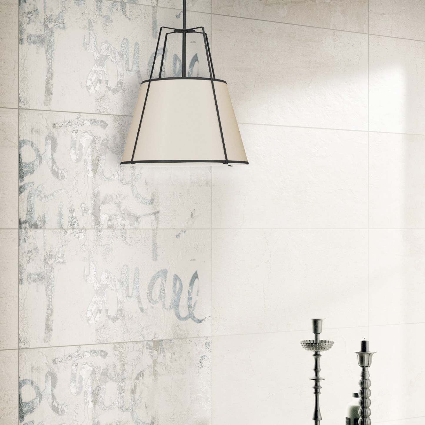 Dainolite Trapezoid 1 Light Pendant Black/Cream Shade White Fabric Diffuser Lamp|Luminaire suspendu Trapezoid de Dainolite avec abat-jour noir et crème qui diffuse la lumière, tissu blanc et 1 ampoule