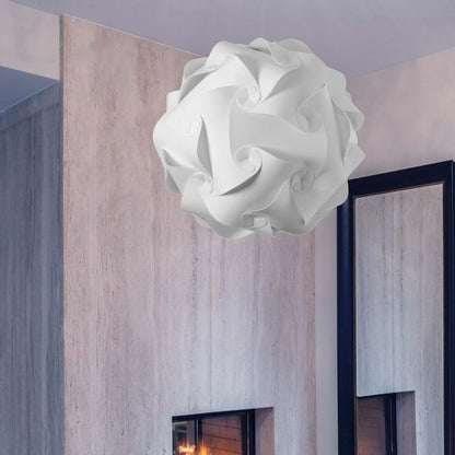 Dainolite Globus 3 Light Pendant Large Polished Chrome Finish White Fabric Lamp|Grand luminaire suspendu Globus de Dainolite en tissu blanc, avec fini chromé poli et 3 ampoules