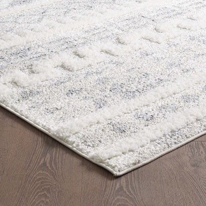 Lola Geo Marocain Cream Shag Area Rug - 6'7 x 9'6|Carpette à poil long Lola crème à motif marocain géométrique - 6 pi 7 po x 9 pi 6 po