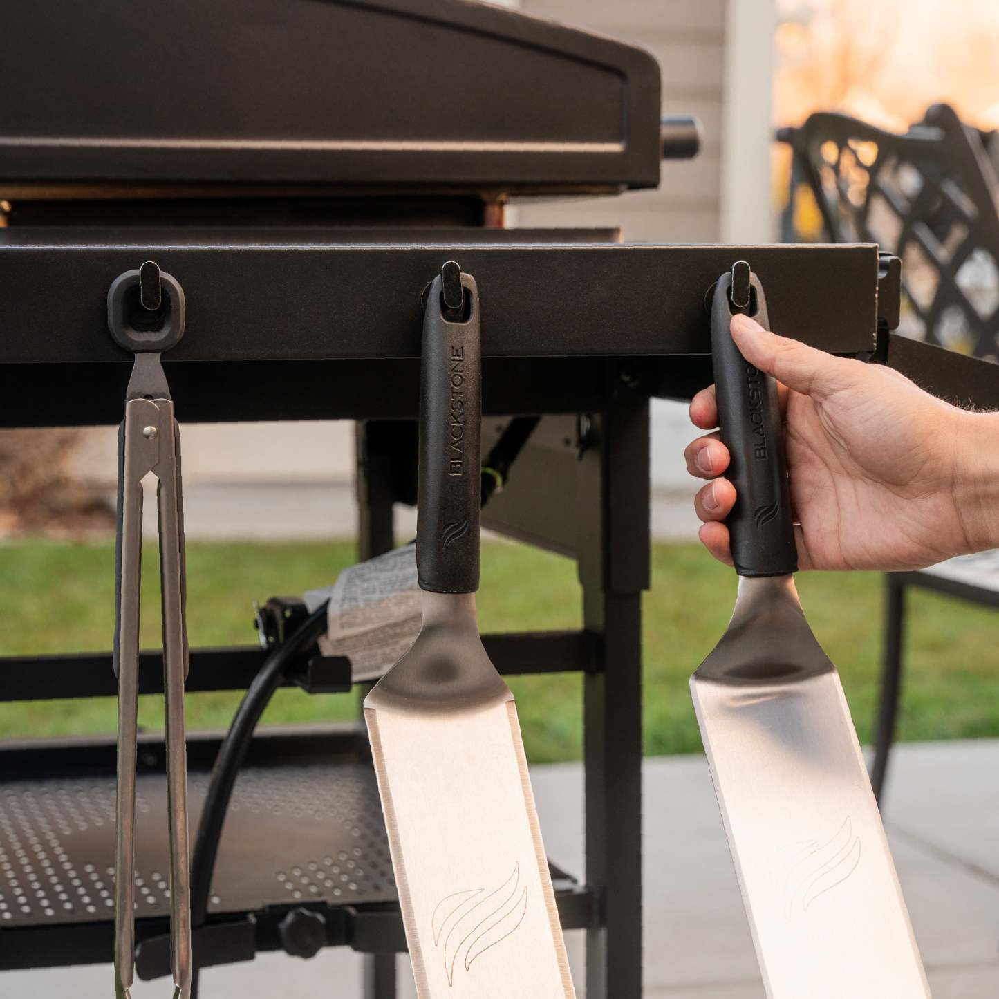 Blackstone 28 Original Omnivore Griddle with Hood - 2287|Plaque chauffante Original Omnivore de Blackstone de 28 po avec hotte - 2287