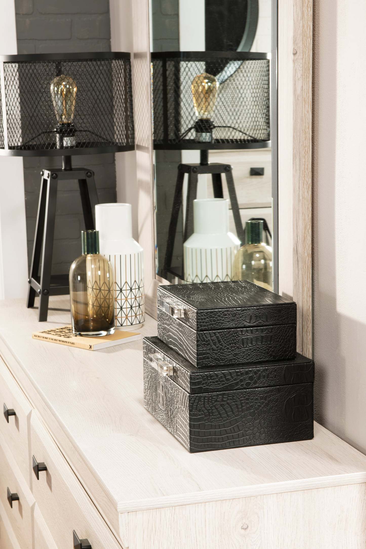 Miroir de commode de chambre à coucher Yorkdale, fabriqué au Canada - Blanc | Miroir de commode de chambre à coucher Yorkdale, fabriqué au Canada - blanc