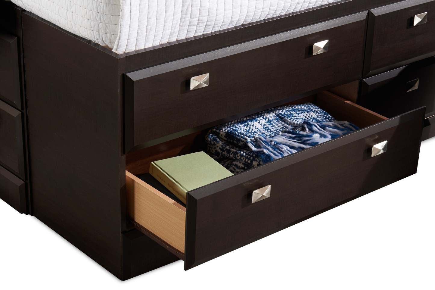Lit plateforme Yorkdale à 12 tiroirs avec tête de lit et cadre de rangement, fabriqué au Canada, brun - Taille Queen