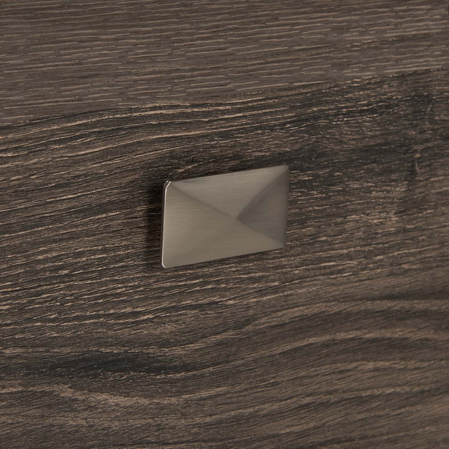 Commode de chambre à coucher Yorkdale, 5 tiroirs, 31,1 L x 47,4 H, fabriquée au Canada - Gris | Commode verticale Yorkdale de 31,1 po (L) x 47,4 po (H) à 5 tiroirs pour la chambre à coucher, fabriquée au Canada - grise