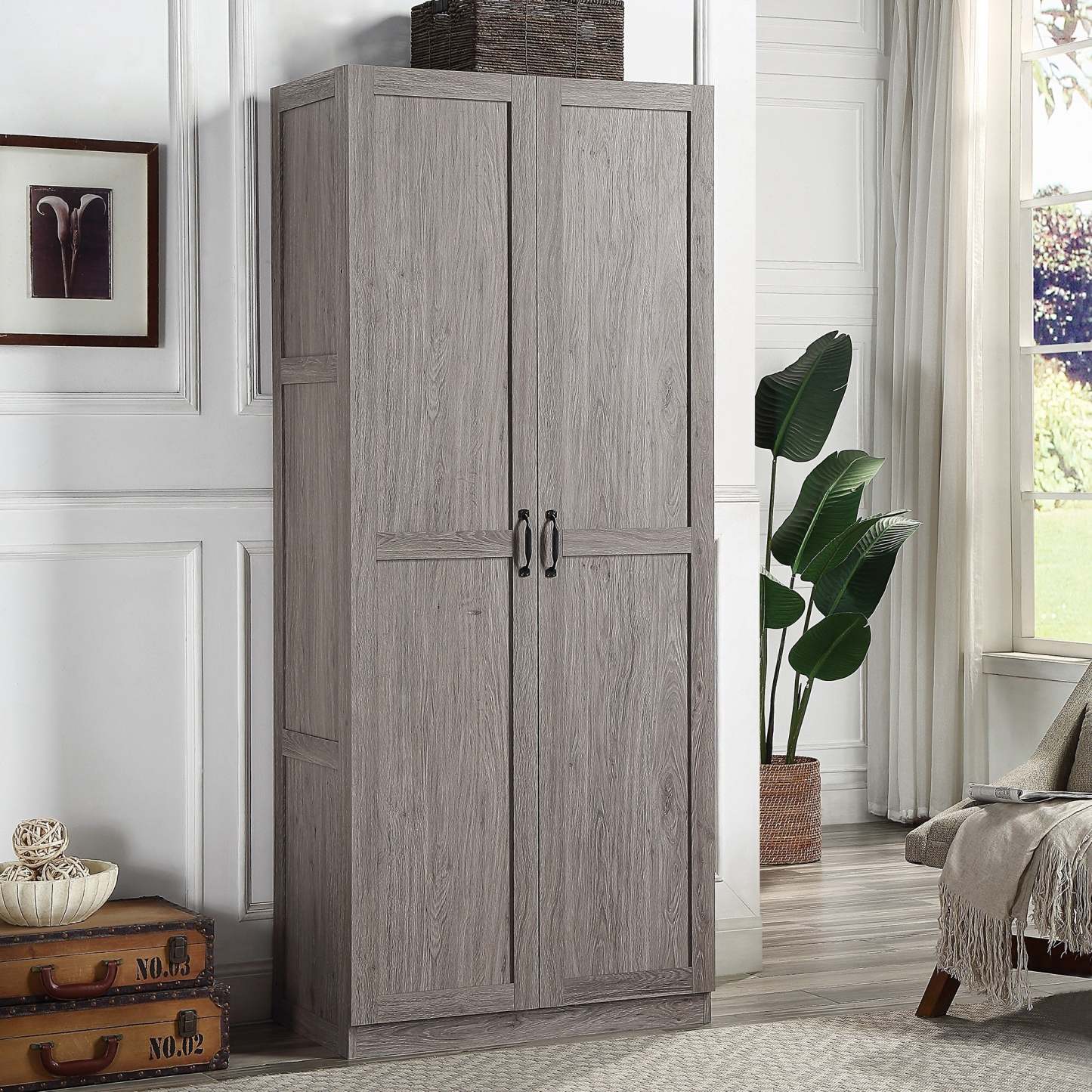 Manhattan Comfort Hopkins Modern Freestanding Storage Closet with 7 Shelves - Grey|Armoire de rangement autoportante moderne Hopkins de Manhattan Comfort avec 7 tablettes - noire