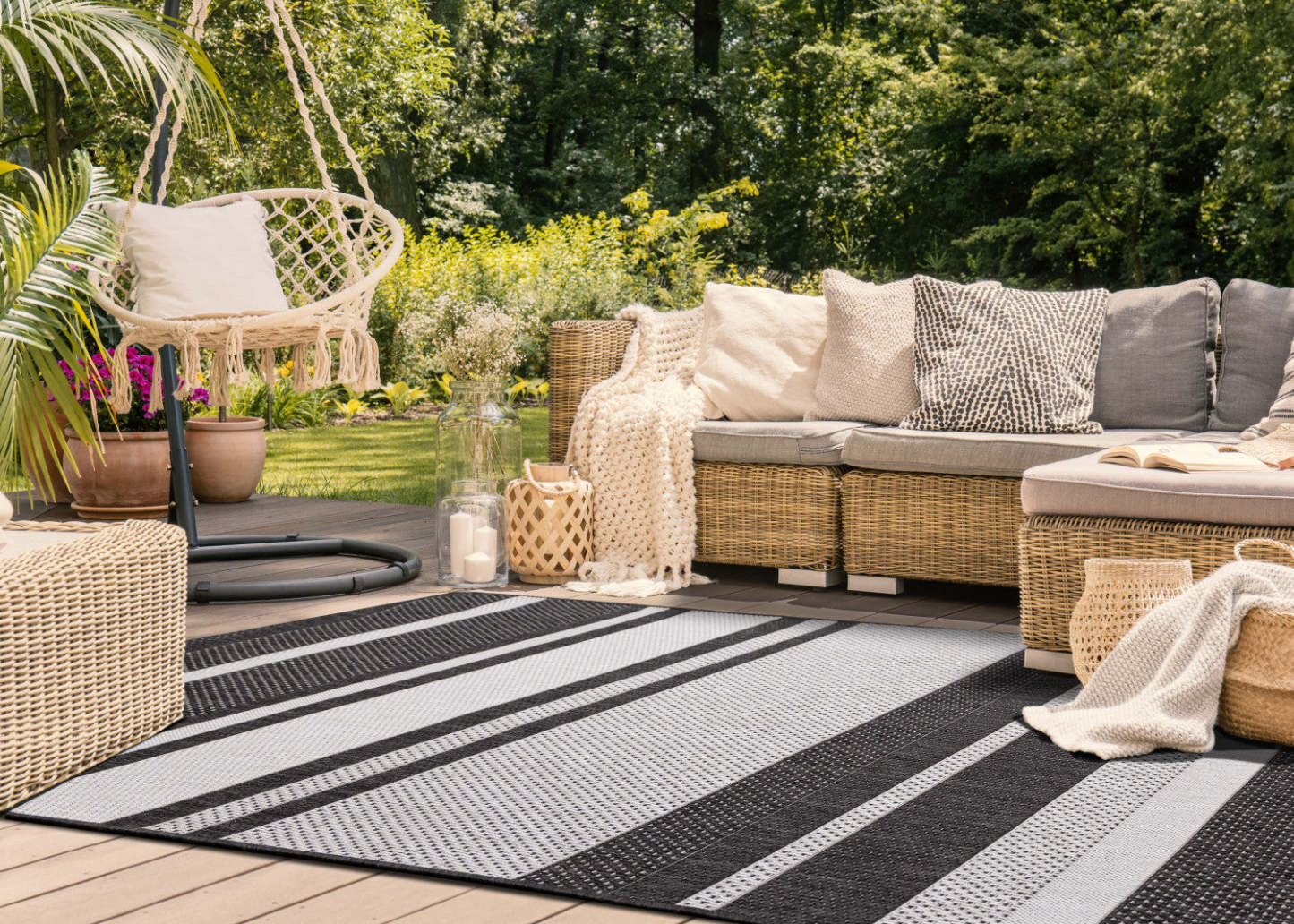 Tapis intérieur/extérieur rayé Jackson - 5'3 x 7'7|Tapis Jackson à rayures pour l'intérieur et l'extérieur - 5 pi 3 po x 7 pi 7 po