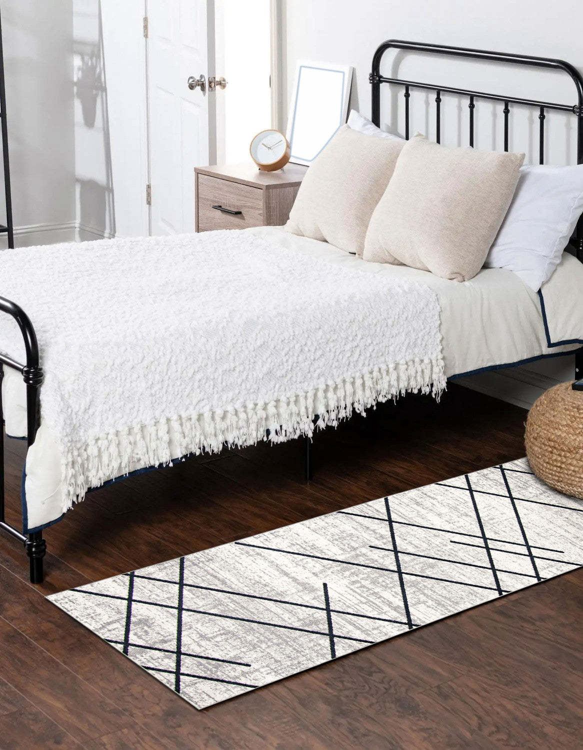 Tapis Damali ivoire/bleu lavable en machine - 2'6 x 8'0|Carpette Damali ivoire et bleue lavable à la machine - 2 pi 6 po x 8 pi 0 po|D86FTX9P