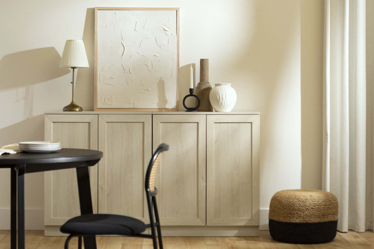 Armoires d'appoint à 2 portes avec étagères Arum - Chêne blanchi | Armoires décoratives Arum à 2 portes avec tablettes - chêne blanc