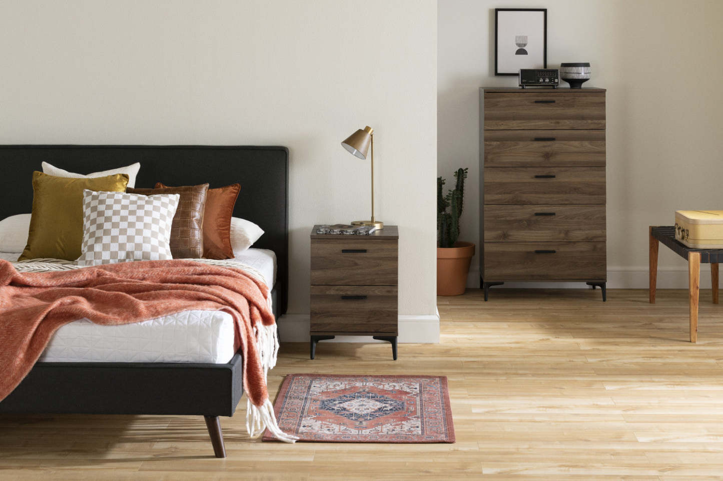 Musano 2-Drawer Nightstand - Natural Walnut|Table de nuit Musano à 2 tiroirs - noyer naturel