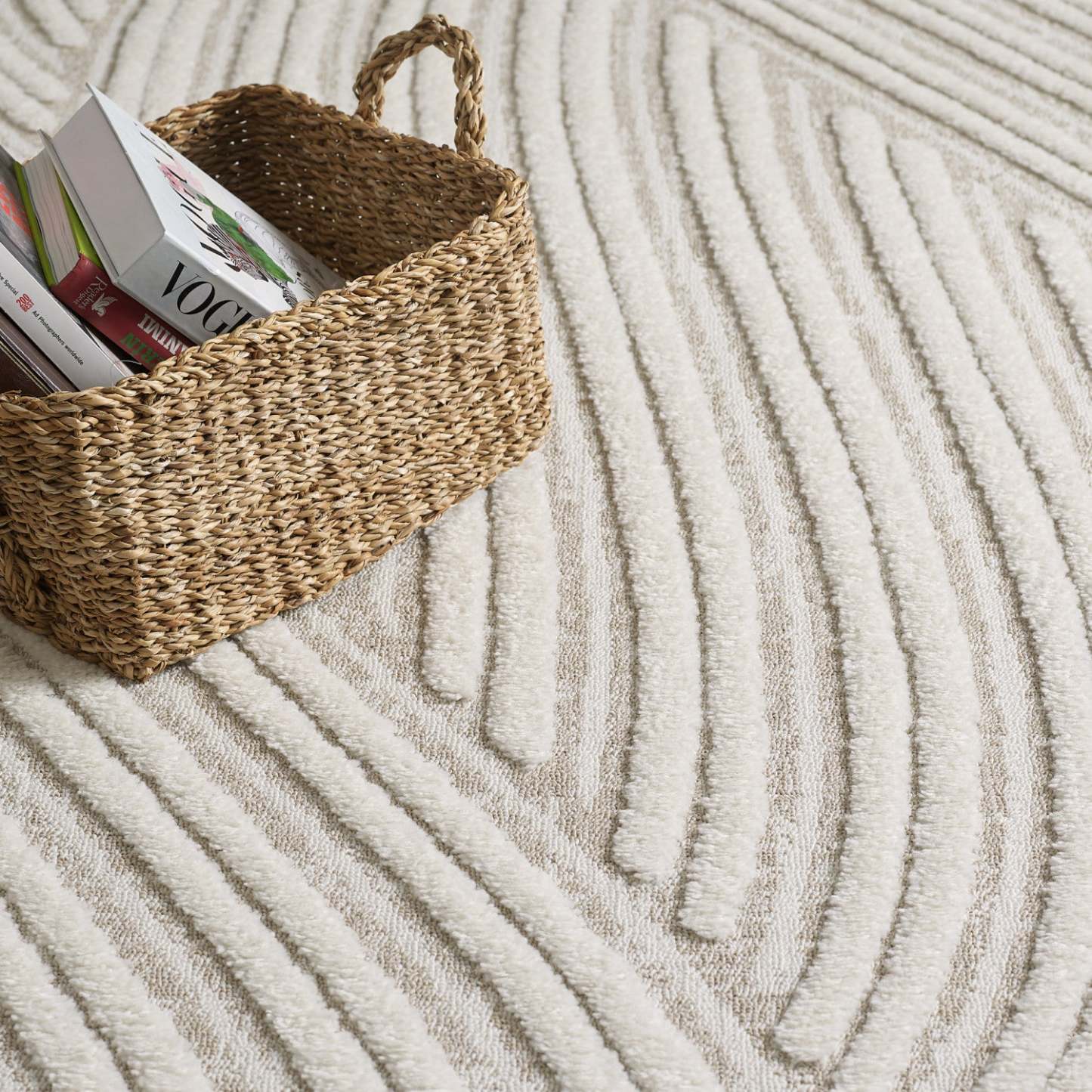 Quinto Brushed Beige Waves Shag Area Rug - 6'3 x 9'|Carpette à poils longs brossé Quinto à motif de vagues - 6 pi 3 po x 9 pi