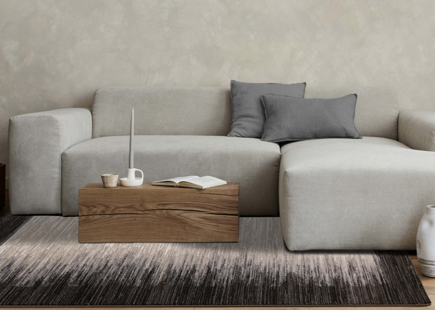 Tapis Amelia Dense Black Beige Border Area Rug - 7'10 x 10'10|Carpette dense Amelia noire et beige à motif de bordure - 7 pi 10 po x 10 pi 10 po