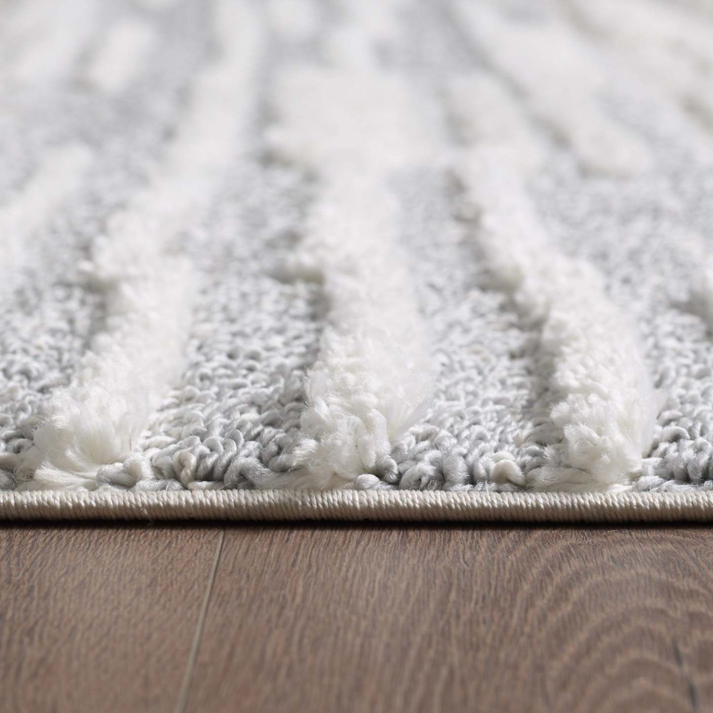 Lola Ajor Cream Shag Area Rug - 6'7 x 9'6|Carpette à poil long Lola Ajor crème - 6 pi 7 po x 9 pi 6 po