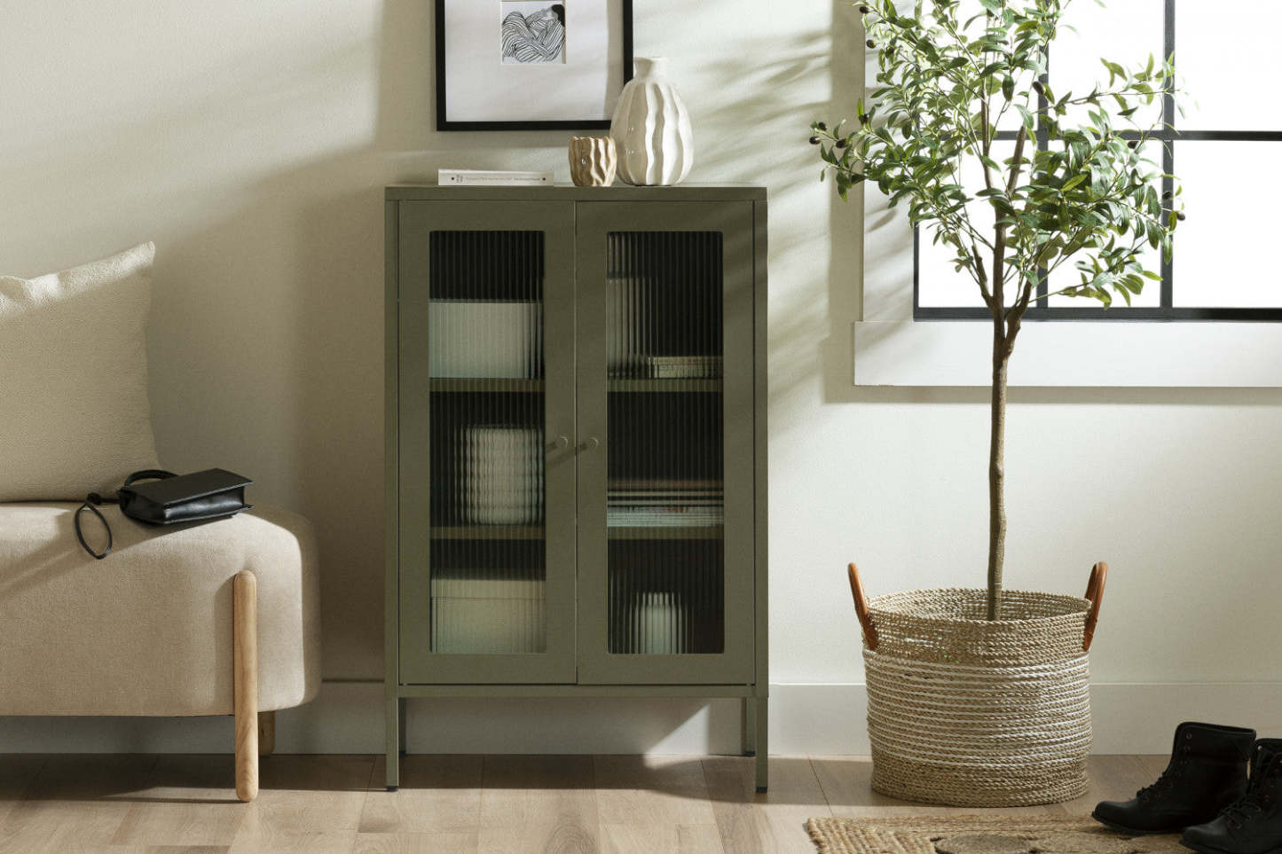 Kodali Glass Door Accent Cabinet - Olive Green|Armoire décorative Kodali avec portes en verre - vert olive
