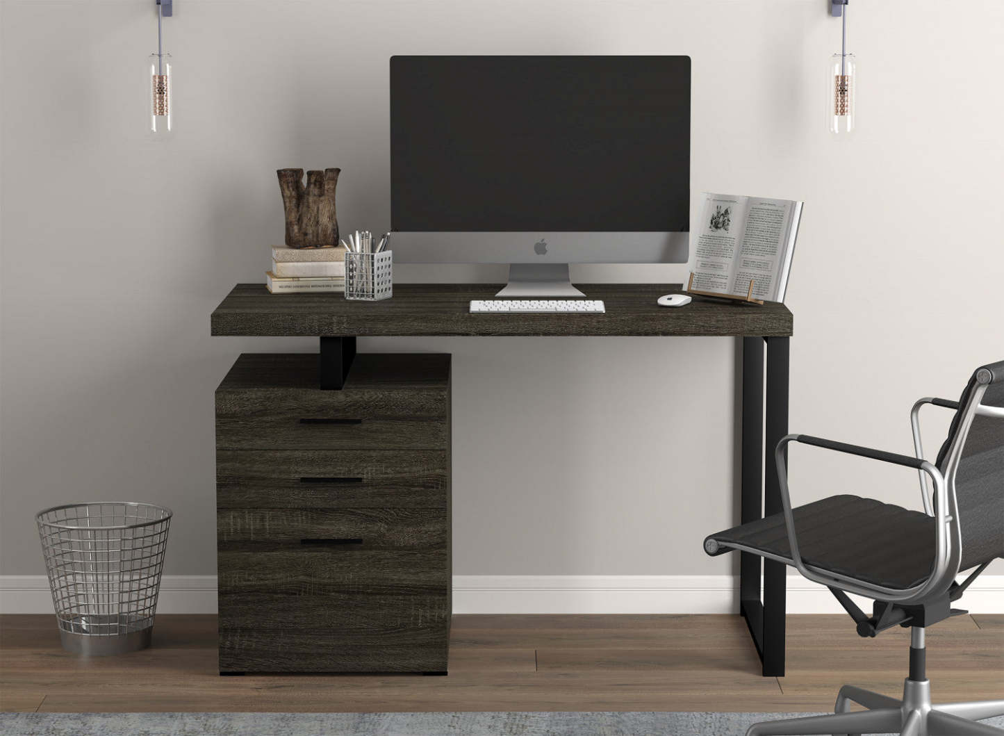 Bureau d'ordinateur 47" avec 3 tiroirs - Bois gris foncé avec base en métal argenté | Bureau d'ordinateur de 47 po avec 3 tiroirs - bois gris foncé avec base en métal argenté