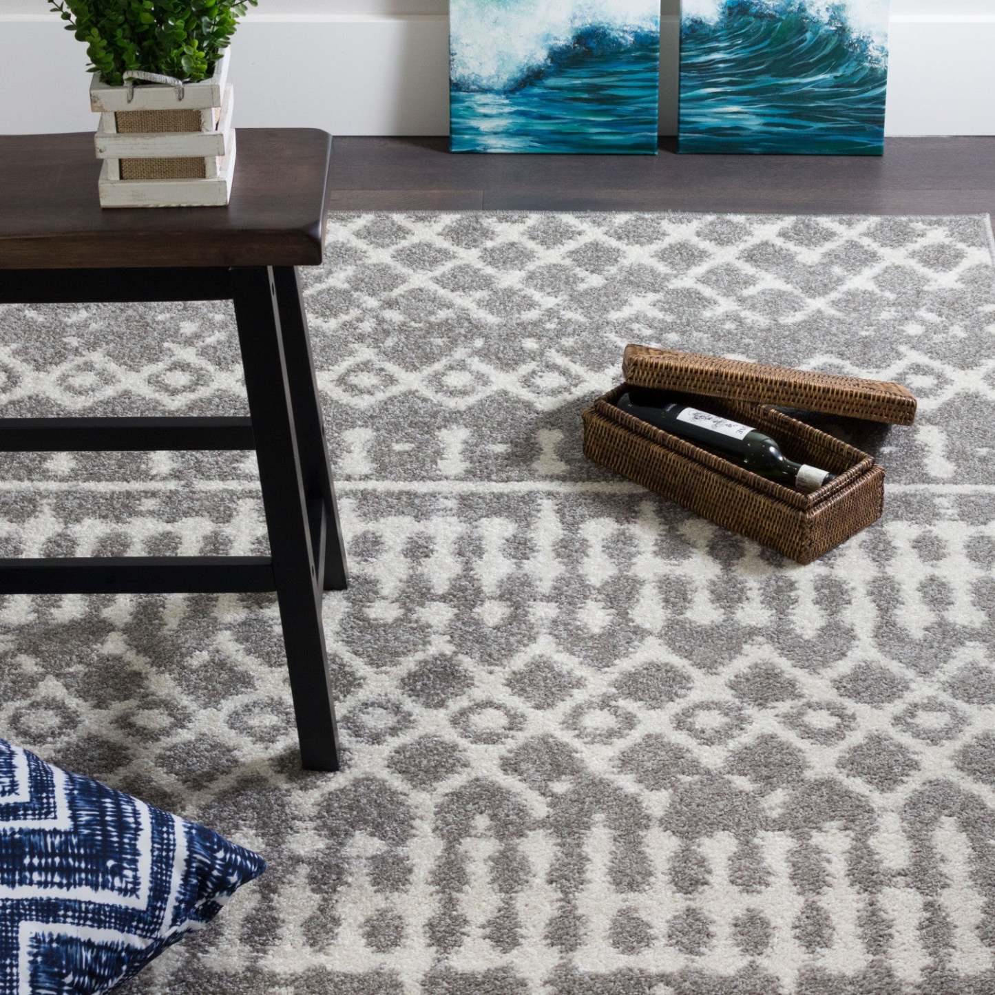 Lavan L Grey Mor 3x5 Area Rug|Carpette Lavan grise à motifs marocains 3 x 5|D80GAUP6