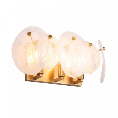 Meuble-lavabo de salle de bain à 3 lumières Lily, laiton brossé avec lampe en verre de style Murano blanc vaporeux | Luminaire De Salle De Bain A 3 lampes Lily, Laiton Brosse Et Verre Genre Murano Blanc Vaporeux