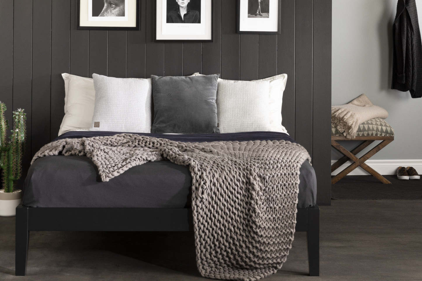 Lit plateforme Vito en bois massif - Noir pur | Vito Base De Lit En Bois - Noir Solide