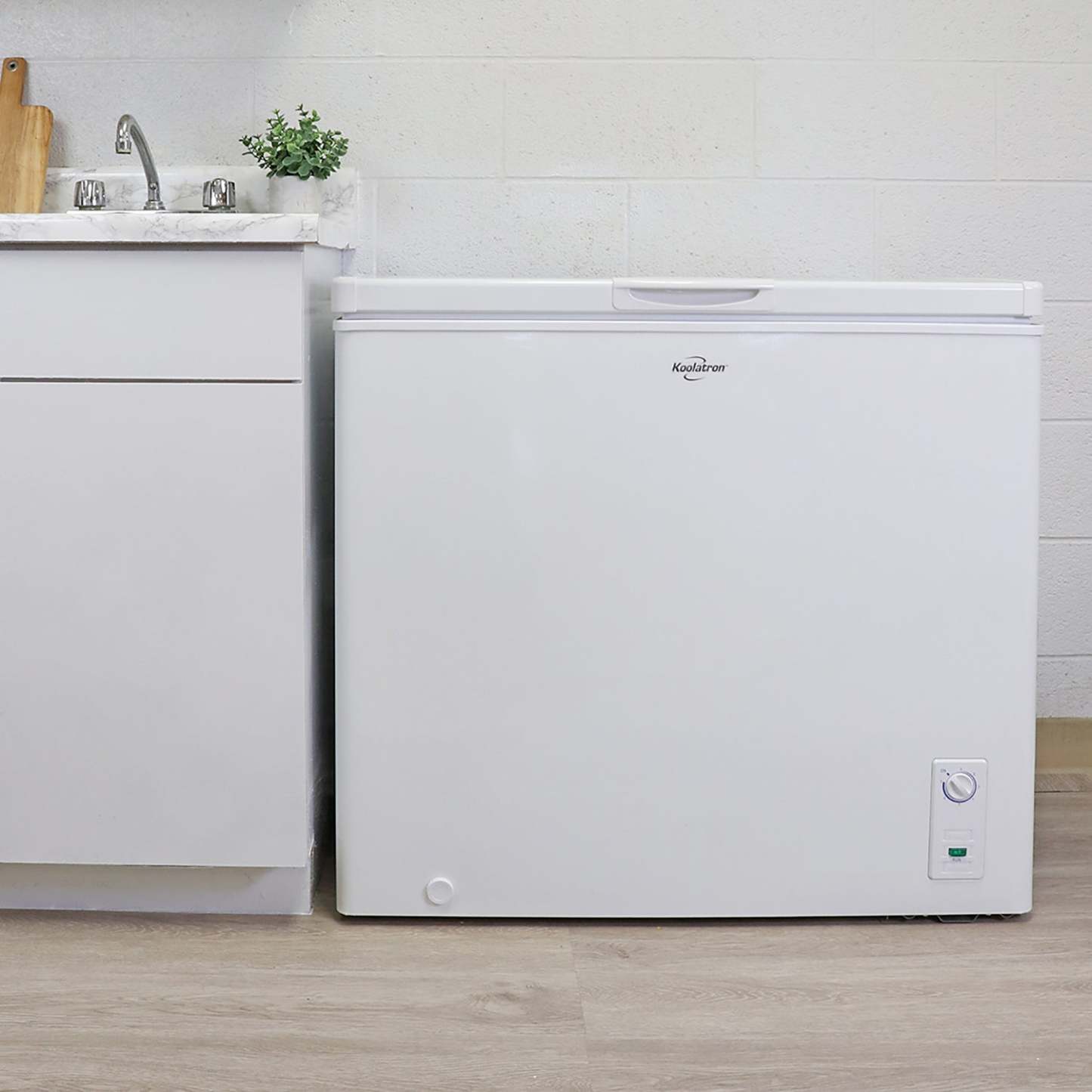 Koolatron 7,0 Cu. Fort. Congélateur coffre - KTCF195|Congélateur coffre Koolatron de 7,0 pi3 - KTCF195