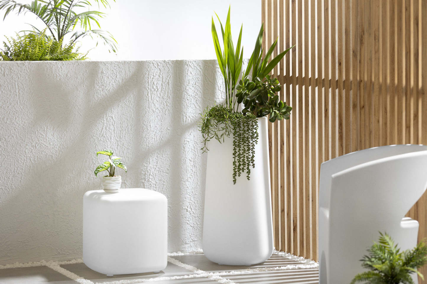 Dalya Tall Outdoor Pot Planter - White|Cache-pot haut Dalya pour l'extérieur - blanc