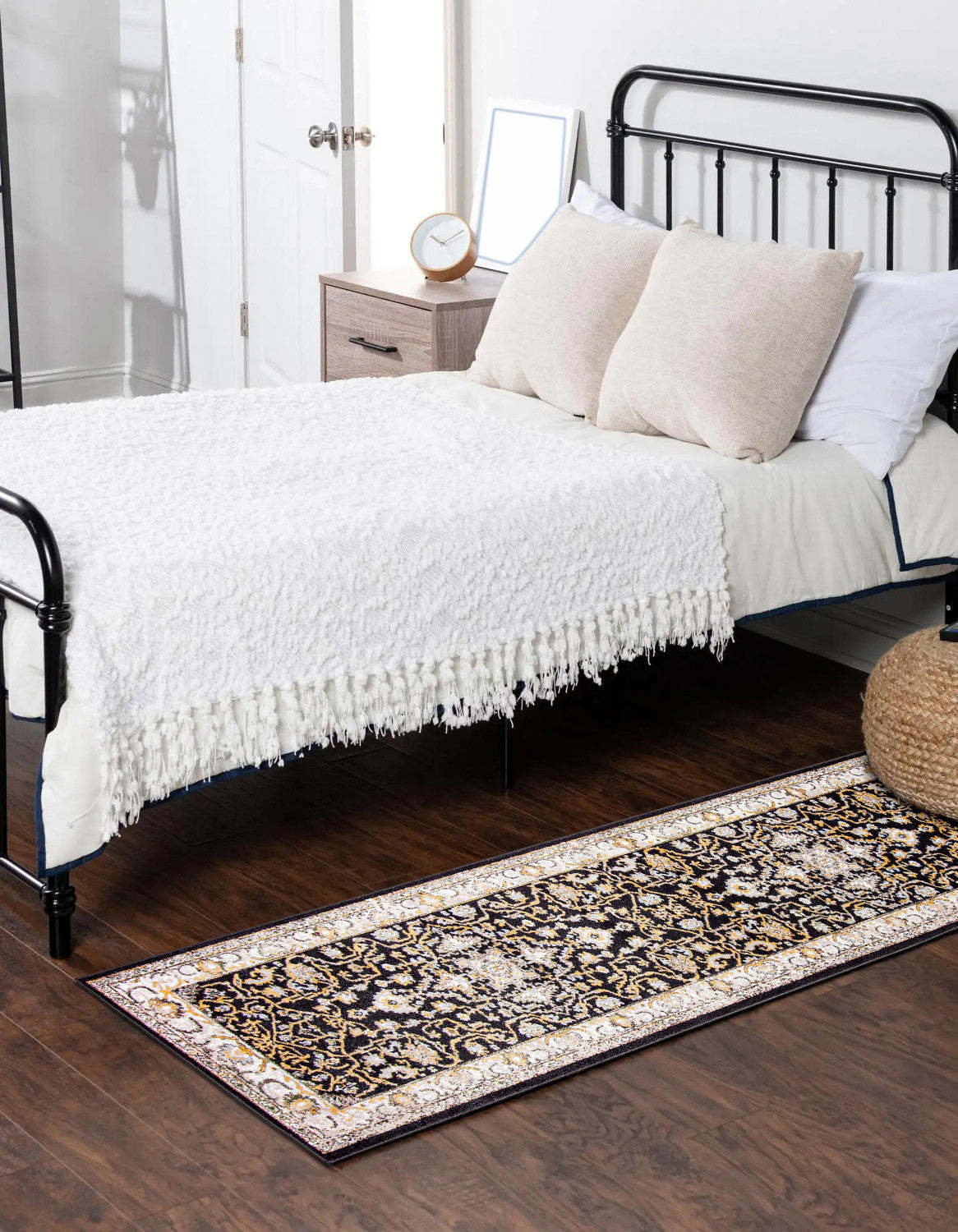 Legacy Black Machine Lavable Area Rug - 2'6 x 8'0|Carpette Legacy noire lavable à la machine - 2 pi 6 po x 8 pi 0 po|D86FLRZO