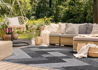 Brooke Two-Sided Chevron Outdoor Area Rug - 7'10 x 11'2|Carpette Brooke à motif de chevron recto verso pour l'extérieur - 7 pi 10 po x 11 pi 2 po