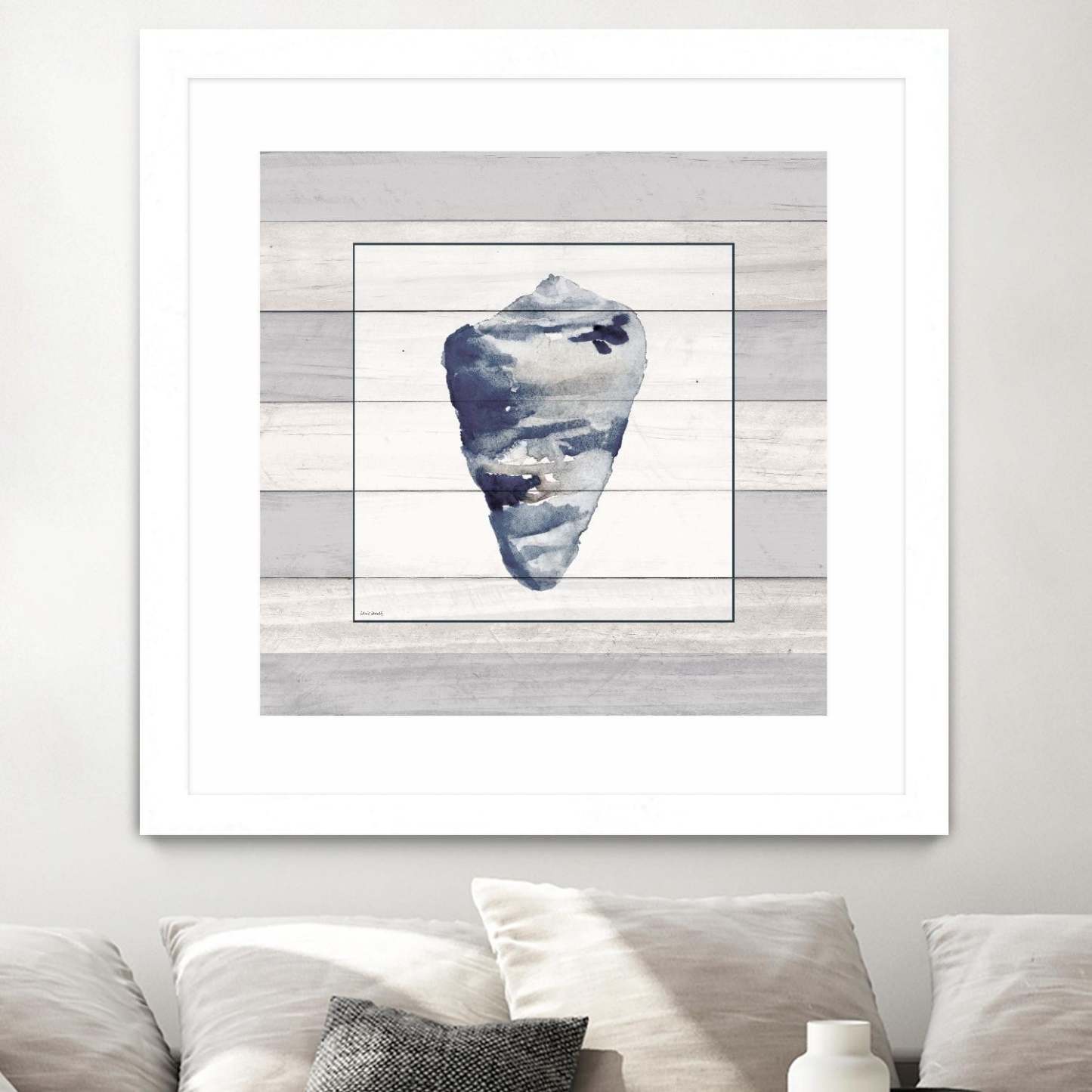 Œuvre murale encadrée blanche et mate « Muted Blue Shell On Wood » 36 x 36