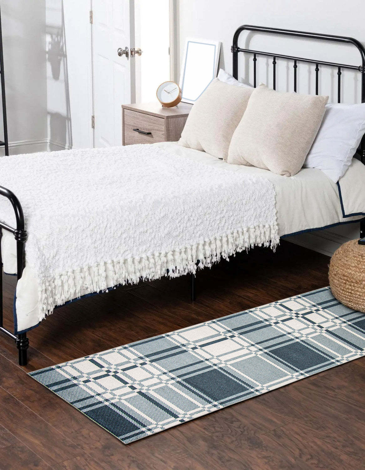 Tapis Roma bleu lavable en machine - 2'6 x 8'0|Carpette Roma bleue lavable à la machine - 2 pi 6 po x 8 pi 0 po|D86FACQ1