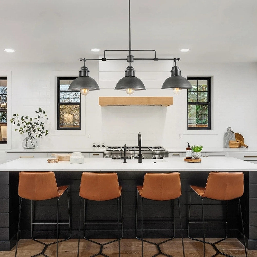 Suspension linéaire en métal rétro style ferme à 3 lumières, type dôme, idéale pour îlot de cuisine.