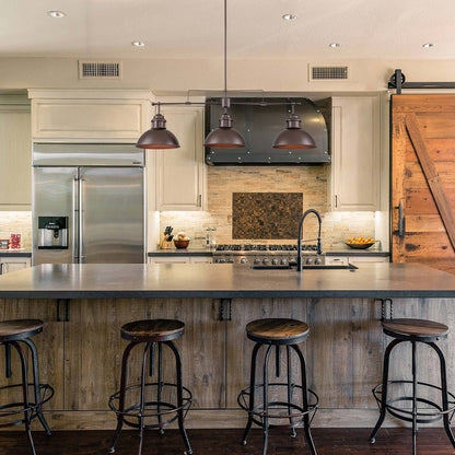 Suspension linéaire en métal rétro style ferme à 3 lumières, type dôme, idéale pour îlot de cuisine.