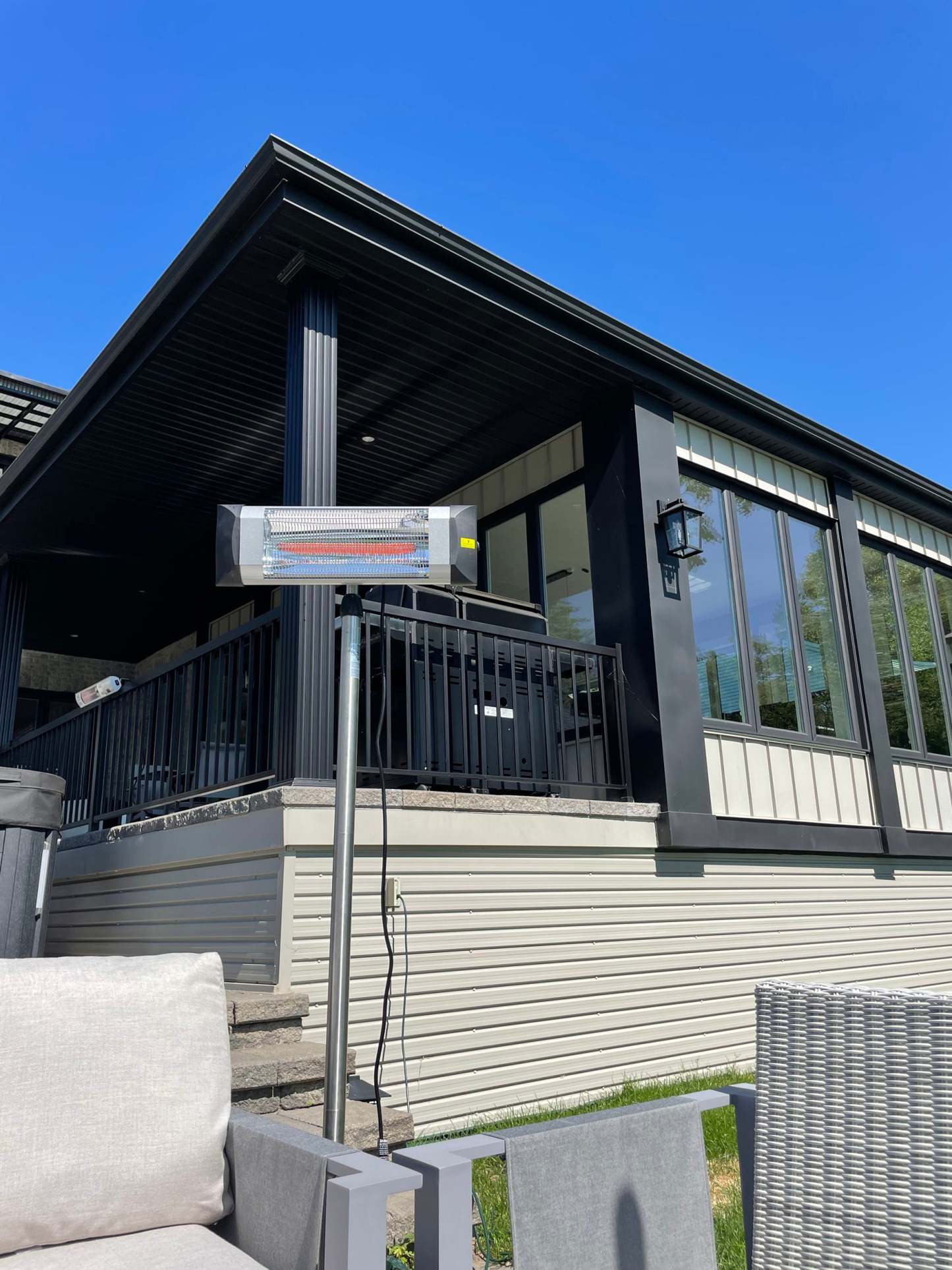 Chauffe-terrasse électrique infrarouge monté sur poteau Westinghouse - WES31-1550|Radiateur de terrasse électrique et à infrarouge Westinghouse sur poteau - WES31-1550