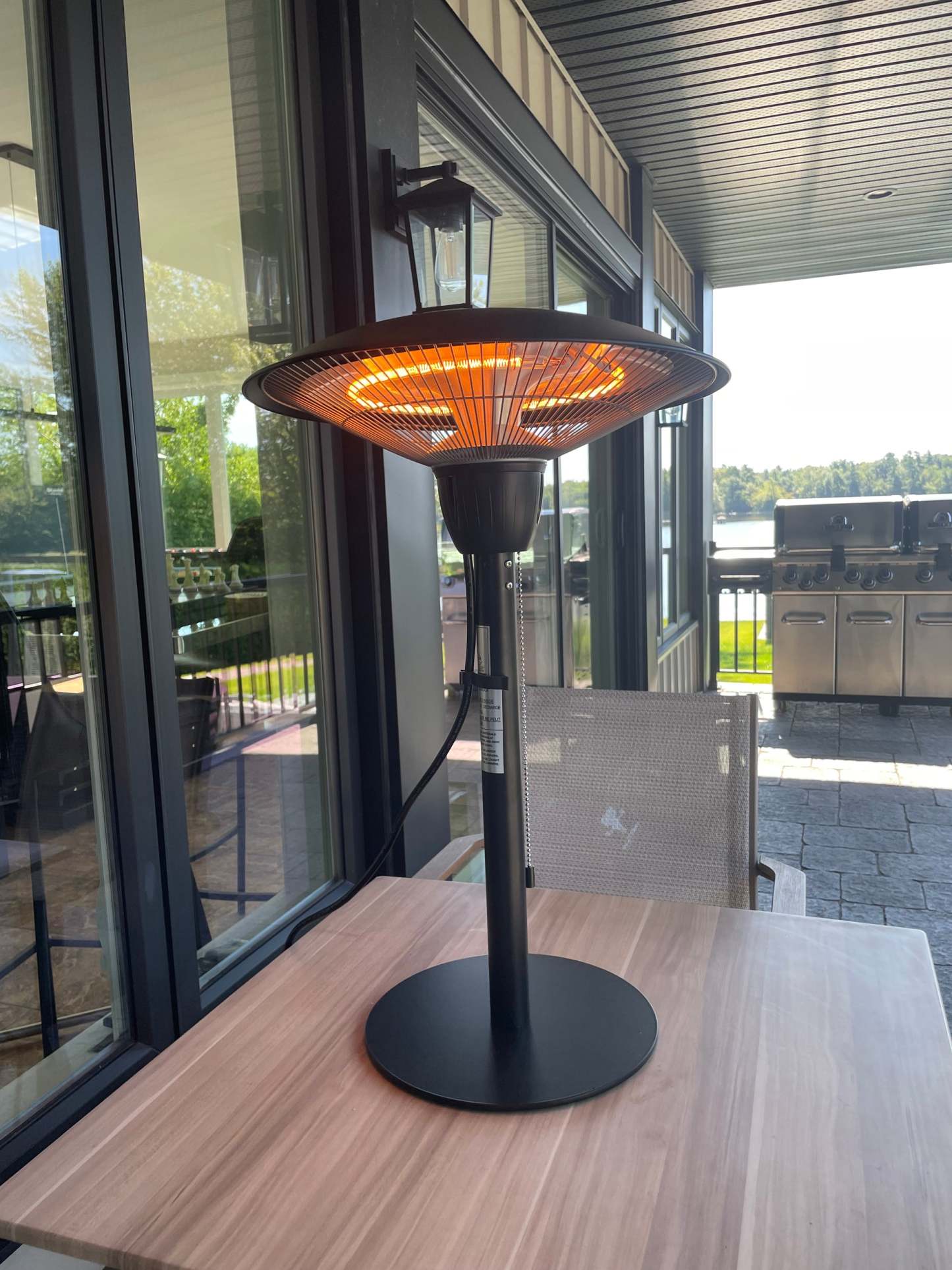 Westinghouse Infrared Electric Tabletop Patio Heater - WES31-1566|Radiateur de terrasse électrique et à infrarouge Westinghouse à déposer sur une table - WES31-1566