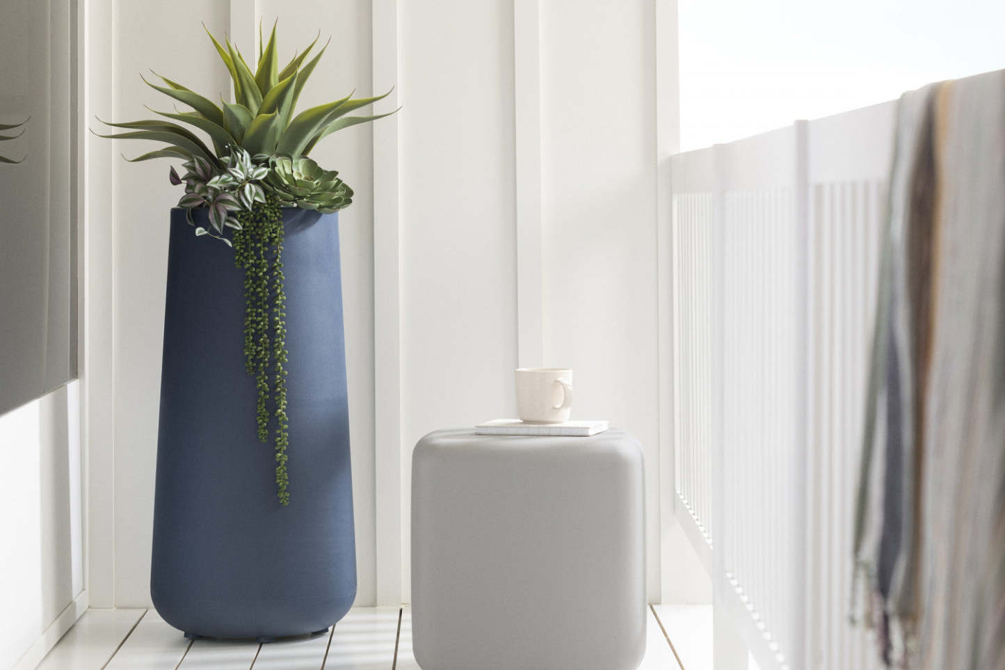 Dalya Tall Outdoor Pot Planter - Blue|Cache-pot haut Dalya pour l'extérieur - bleu