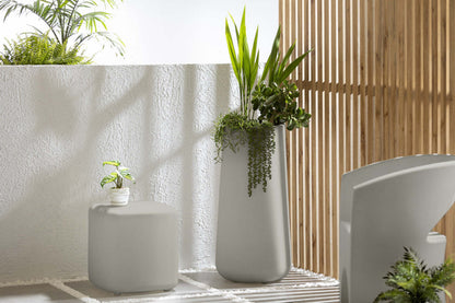 Dalya Tall Outdoor Pot Planter - Greige|Cache-pot haut Dalya pour l'extérieur - greige