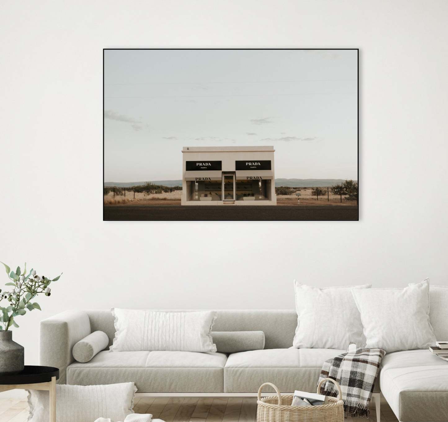 Marfa Canvas Framed Black 36x24 Wall Art|Œuvre d'art murale sur toile encadrée noire « Marfa » 36 x 24