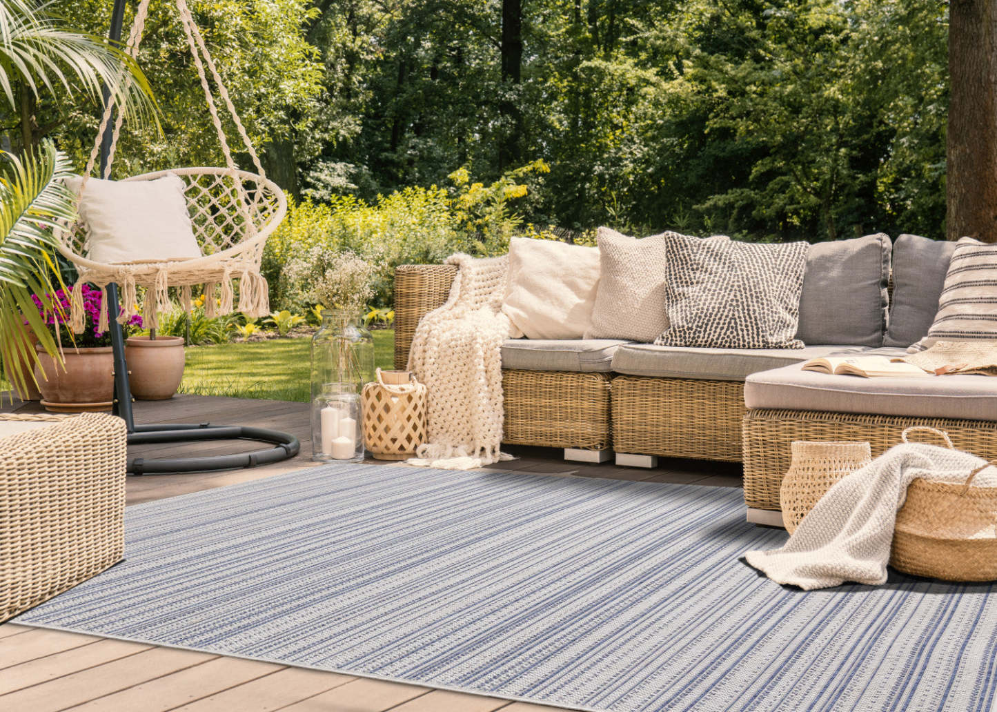 Cabana Textured Stripes Outdoor Area Rug - 5'3 x 7'7|Tapis d'extérieur à rayures texturées Cabana - 5 pi 3 po x 7 pi 7 po
