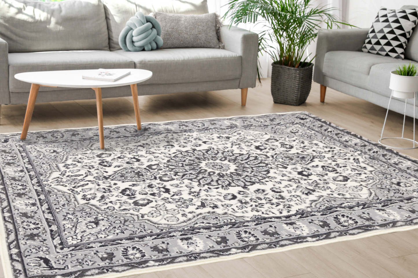 Florence Classic Border Area Rug - 4'7 x 6'7|Tapis de zone à bordure classique Florence - 4 pi 7 po x 6 pi 7 po