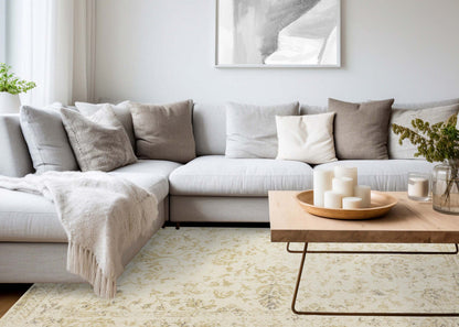 Carpette discrète, traditionnelle et élégante Ellis beige et crème - 5 pi 3 po x 7 pi 7 po