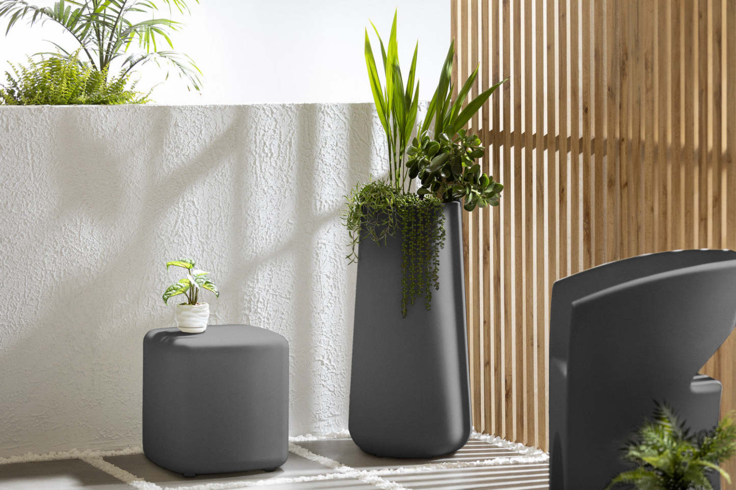 Dalya Tall Outdoor Pot Planter - Dark Grey|Cache-pot haut Dalya pour l'extérieur - gris foncé