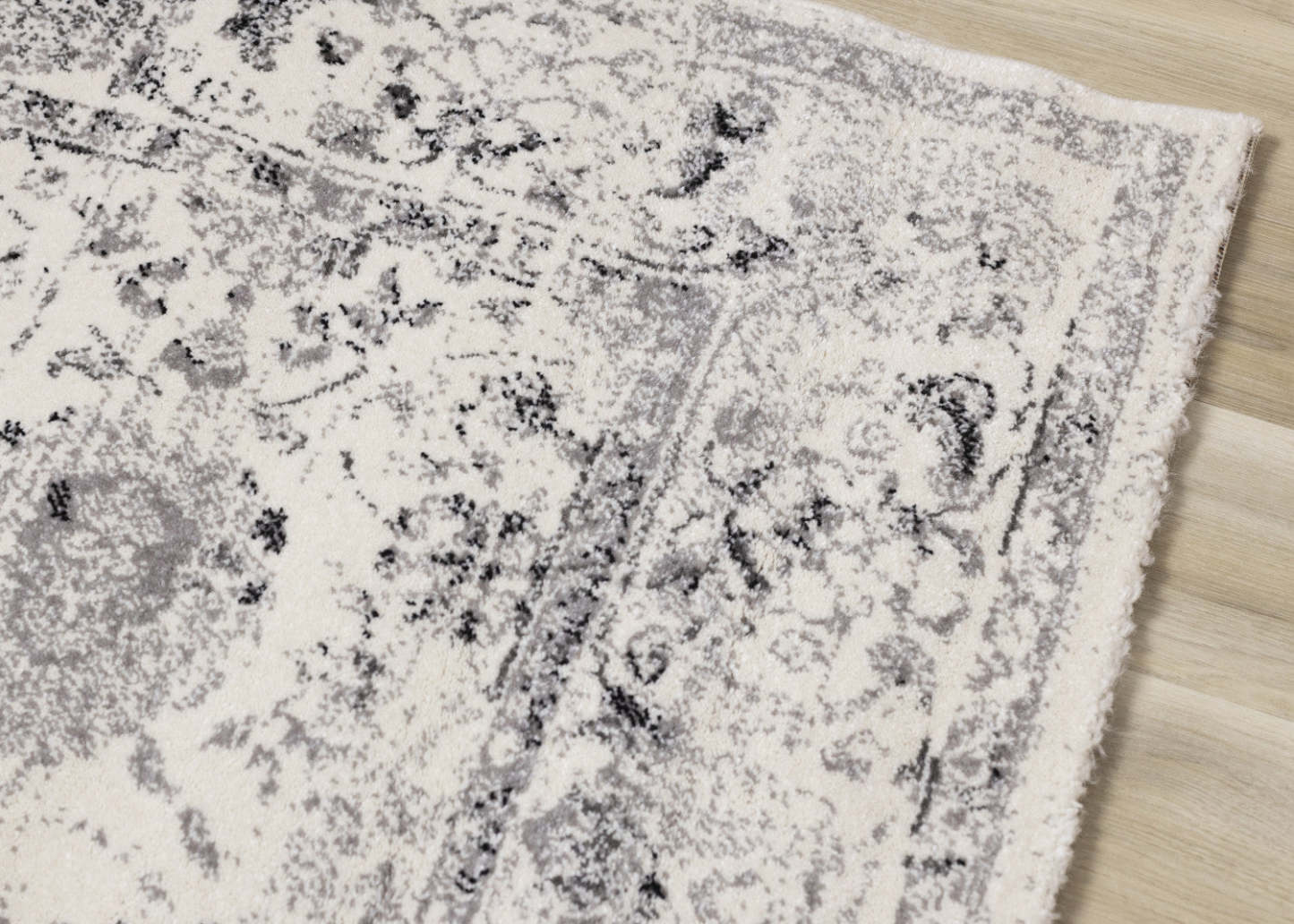 Carpette Sutton à motif floral traditionnel vieilli - 5 pi 3 po x 7 pi 7 po