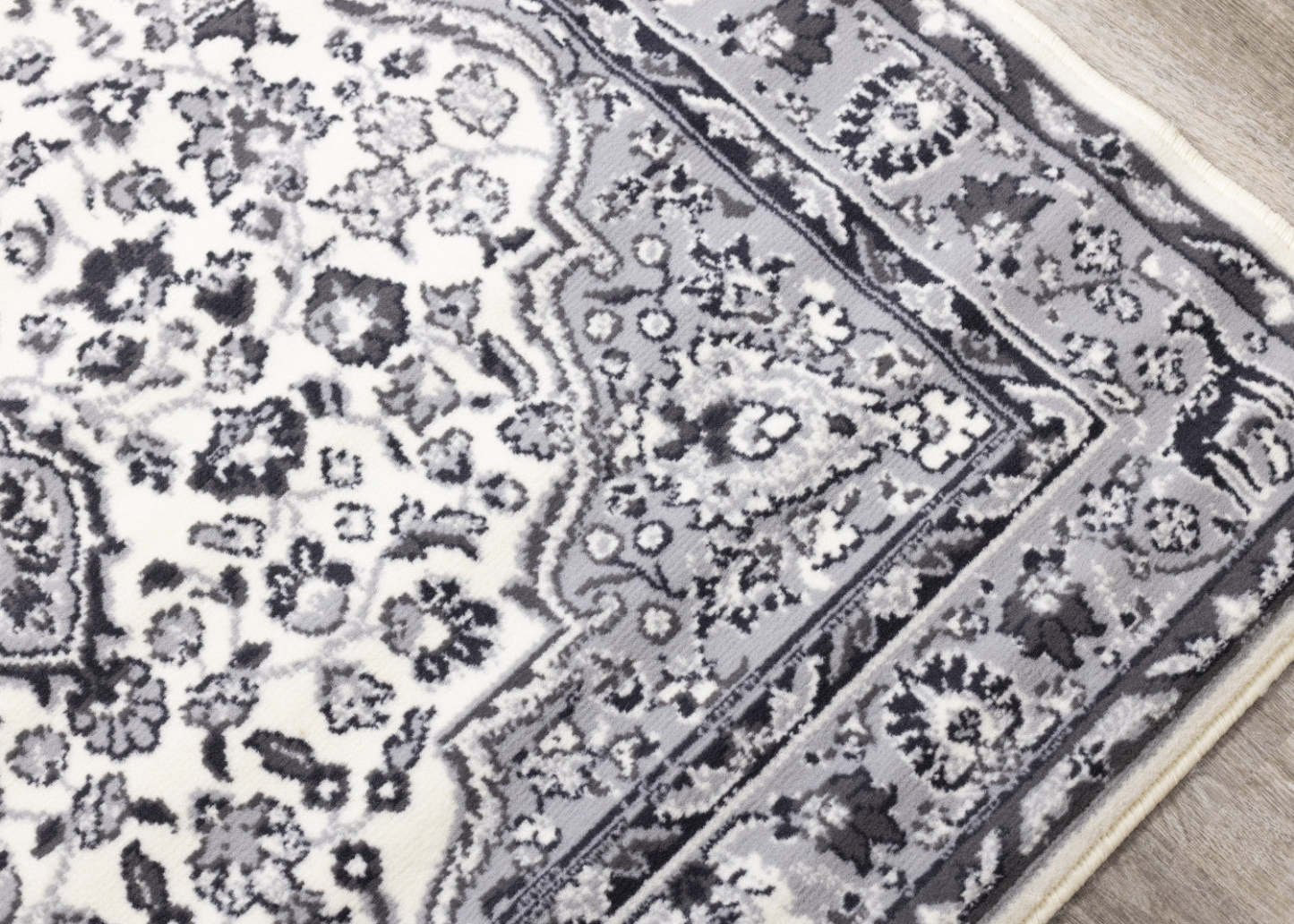 Florence Classic Border Area Rug - 4'7 x 6'7|Tapis de zone à bordure classique Florence - 4 pi 7 po x 6 pi 7 po