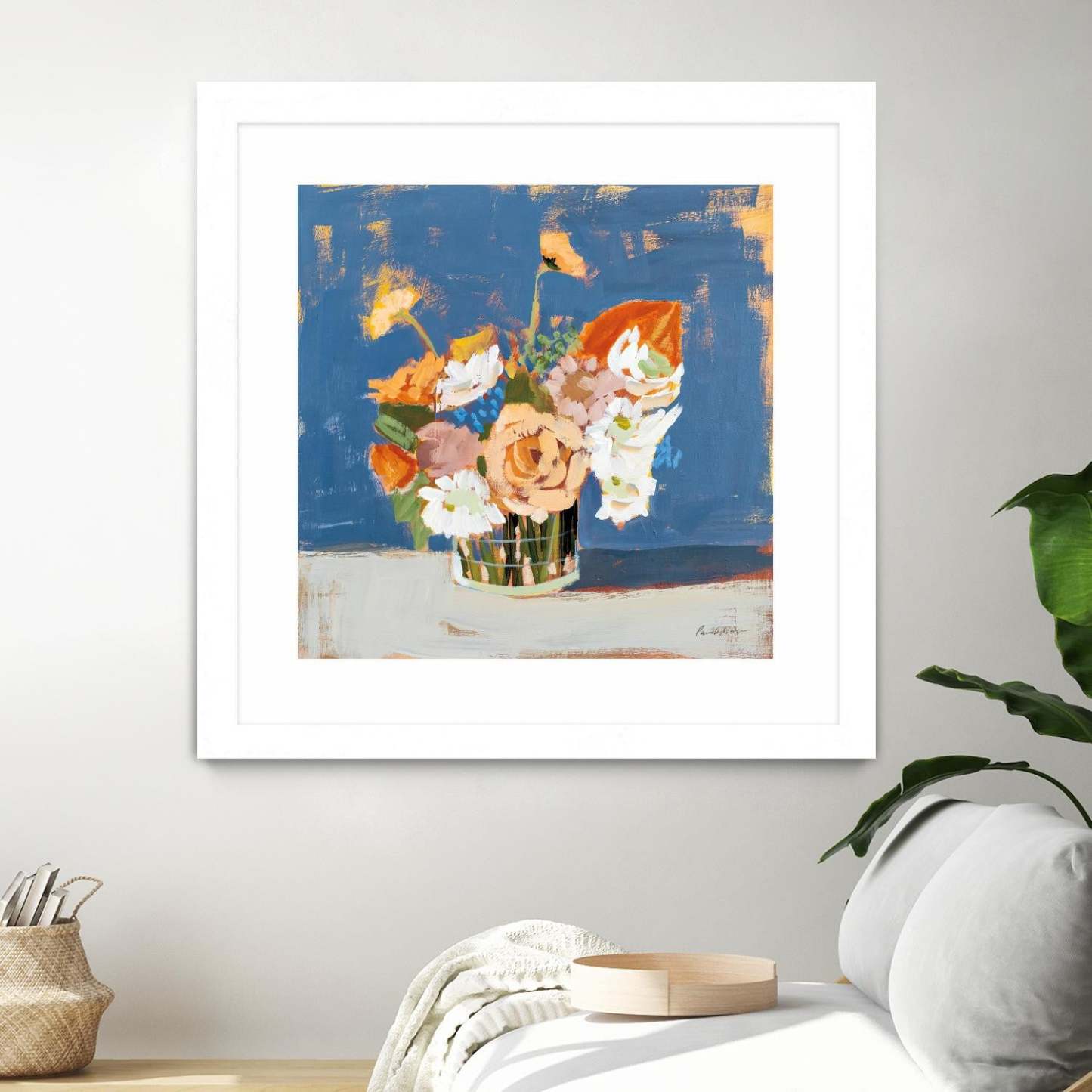 Œuvre d'art murale encadrée blanche et mate « Peach And White Bouquet » 36 x 36