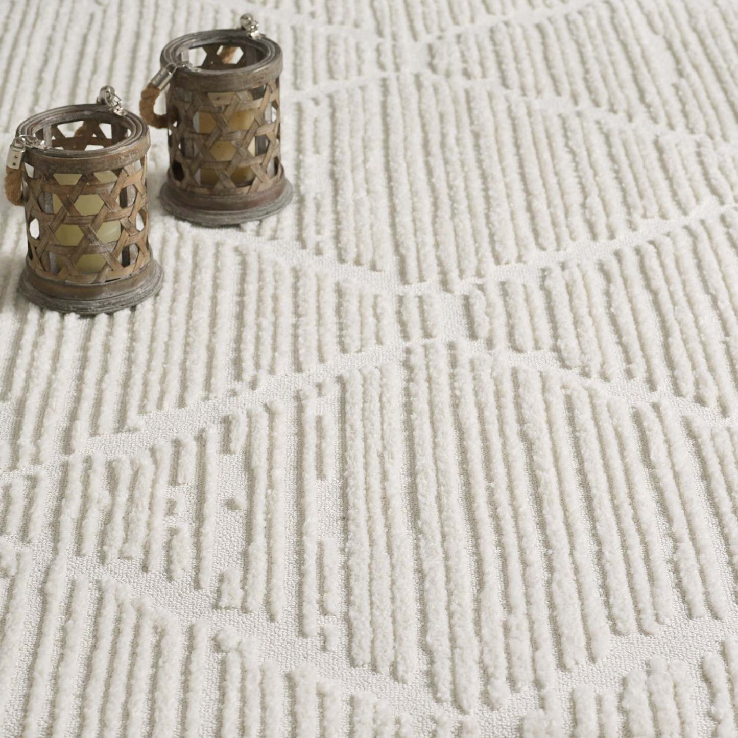 Carpette à poil long Quinto crème à motif de grands treillis - 2 pi 7 po x 8 pi