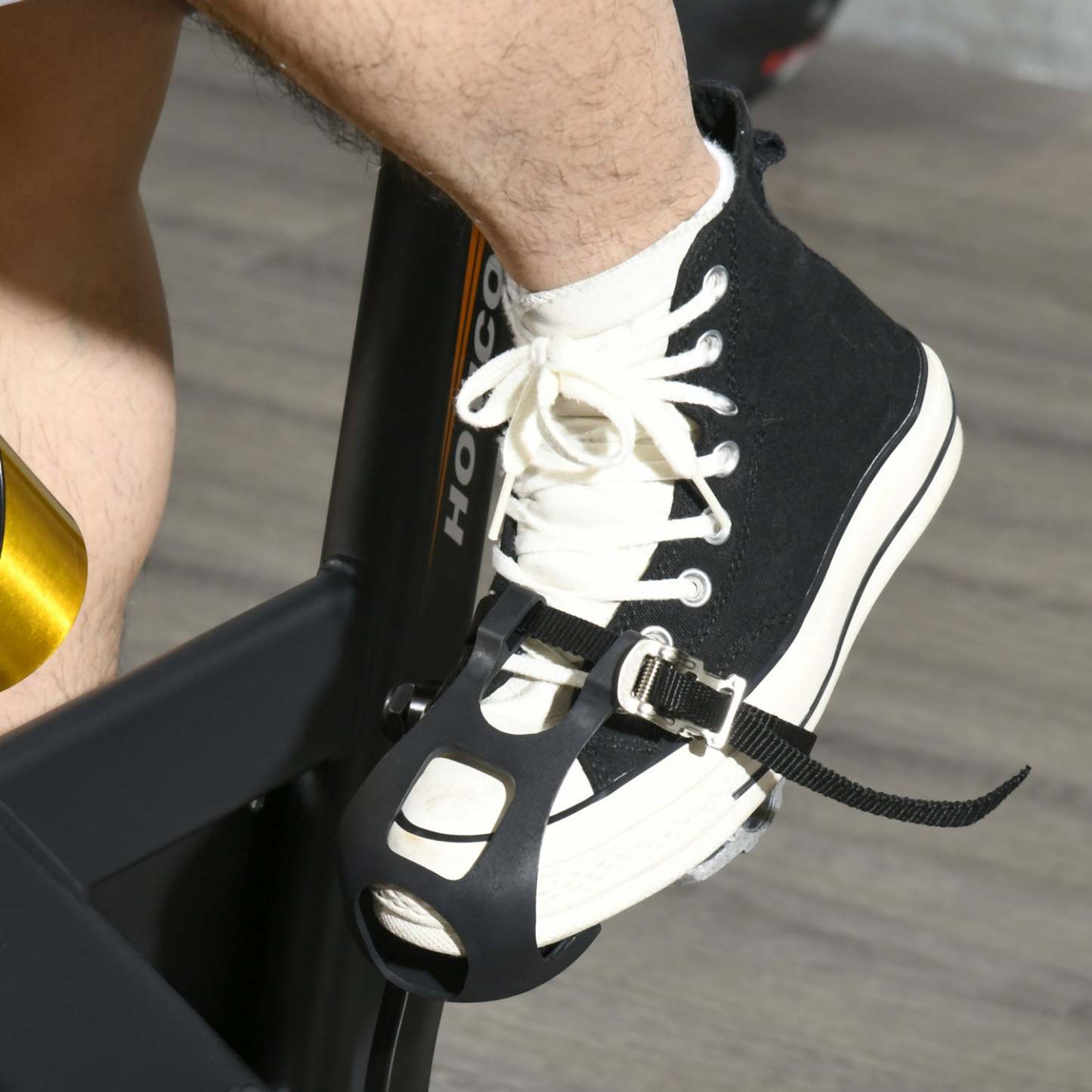 Soozier Vélo d'exercice stationnaire vertical avec moniteur LCD de résistance orange