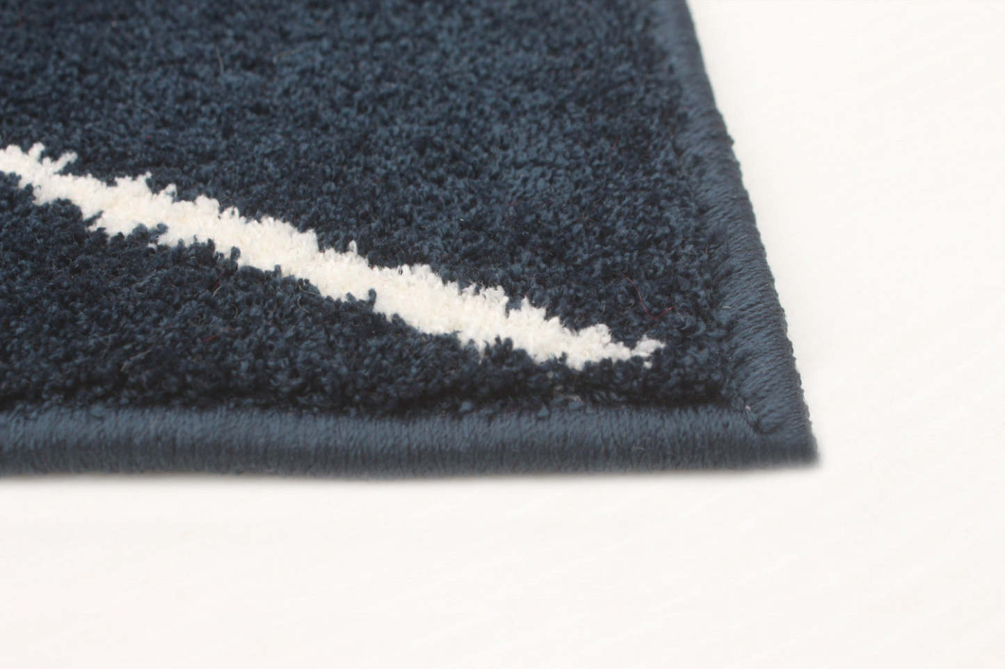 Tapis August bleu marine et blanc 7'10 x 10'2 | D86FBD6X