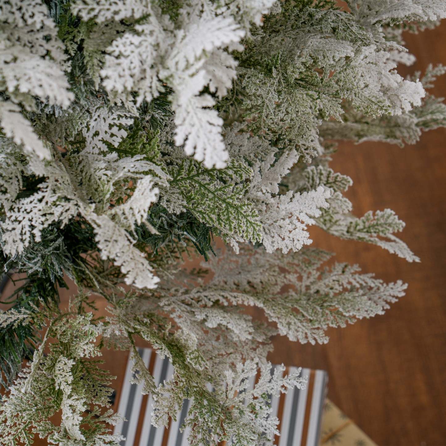 Homcom Arbre De Noël Artificiel Floqué Avec Pointes De Branches Réalistes