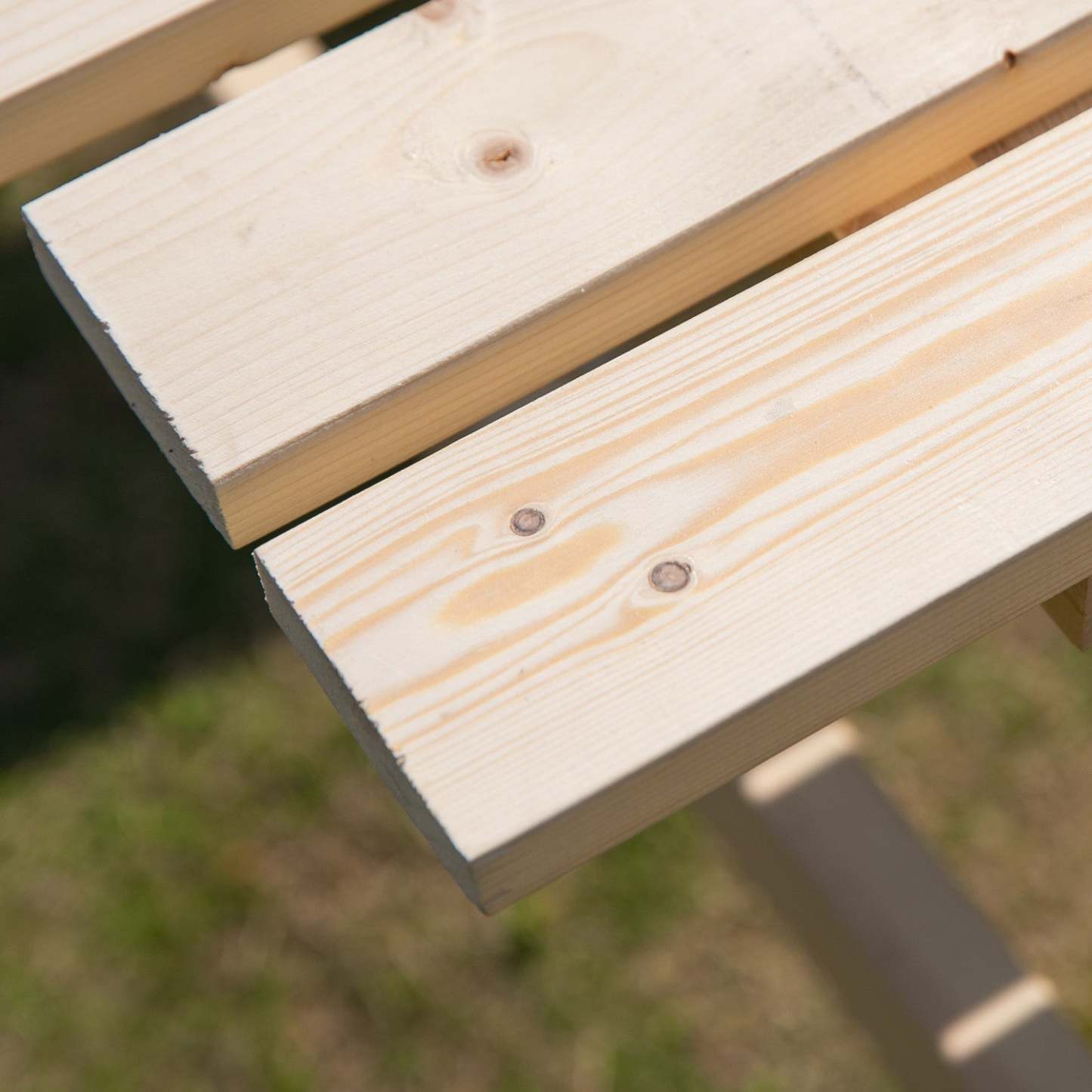 Ensemble de table de pique-nique en bois Outsunny avec bancs intégrés, trou pour parasol, naturel