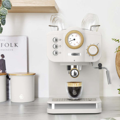 Salton Swan Nordic Pump Espresso Machine - SK22111WHTN|Machine à expresso à pompe nordique Swan - SK22111WHTN