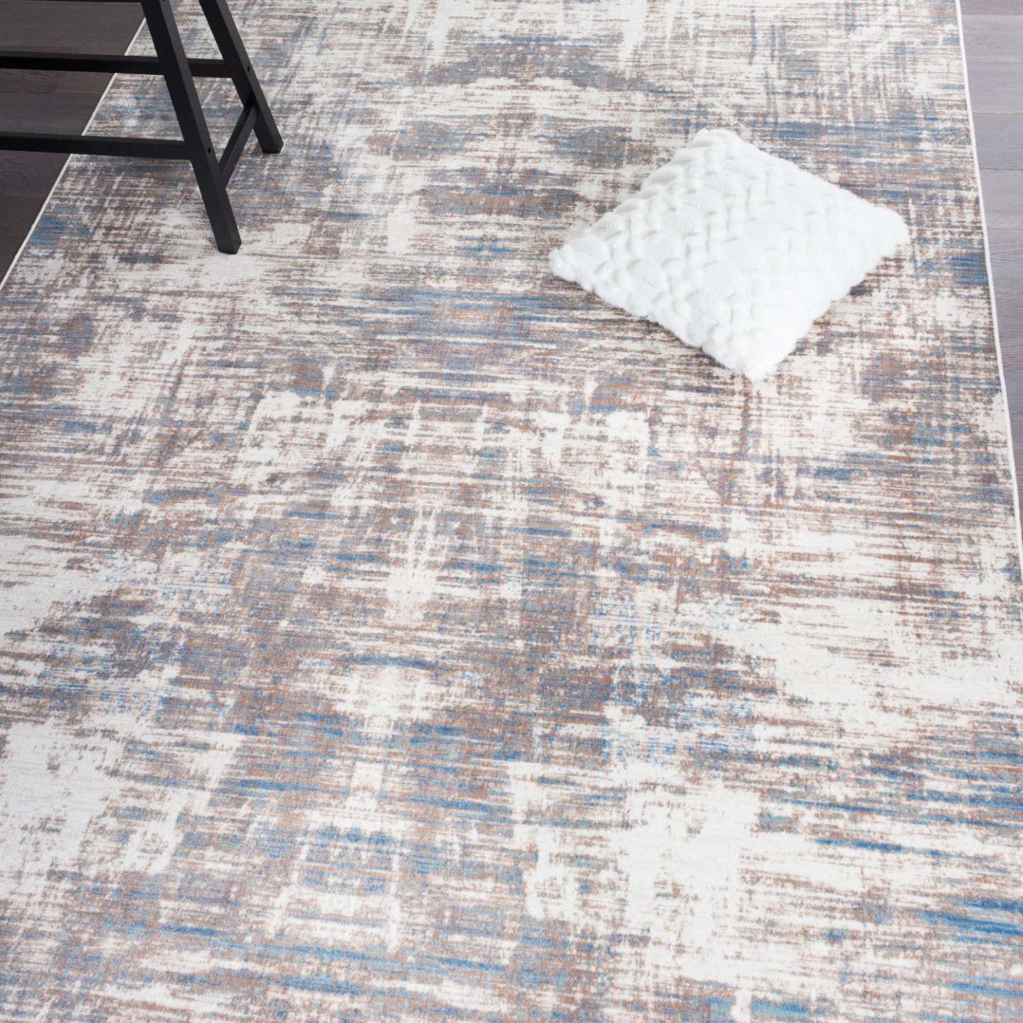 Shi Abstract Blue 4x6 Area Rug|Carpette Shi bleue à motifs abstraits 4 x 6|D80G3VB5