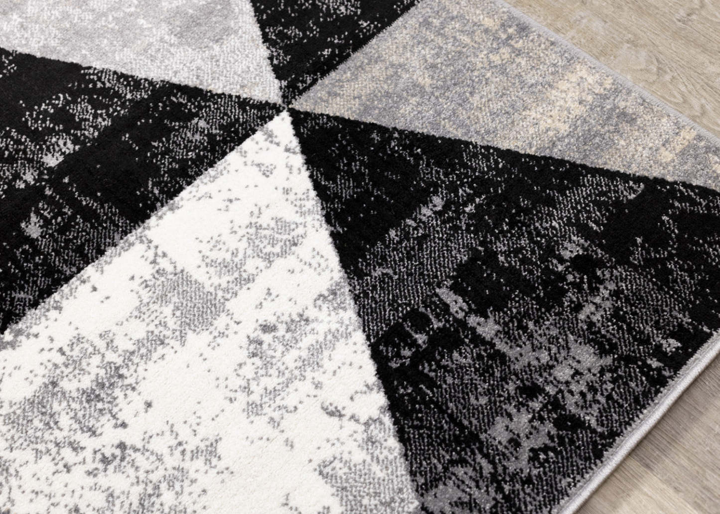 Carpette Covington à motifs de triangles vieillis - 7 pi 10 po x 10 pi 6 po