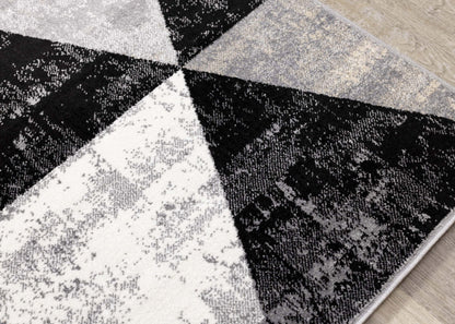 Covington Distressed Triangles Area Rug - 6'7 x 9'10|Carpette Covington à motifs de triangles vieillis - 6 pi 7 po x 9 pi 10 po